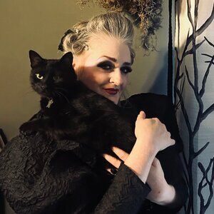 Meet your Posher, Lollie